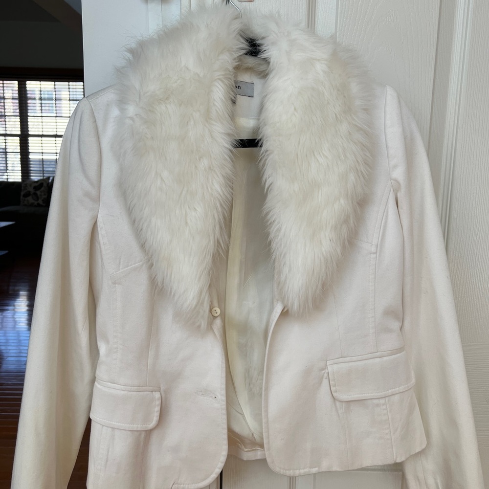White cotton jacket with faux fur